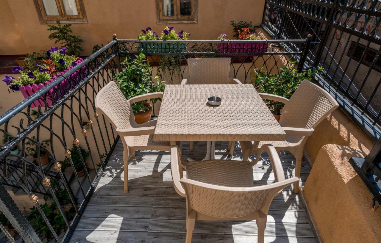 Golden Light Hotel Tiflis Exterior foto