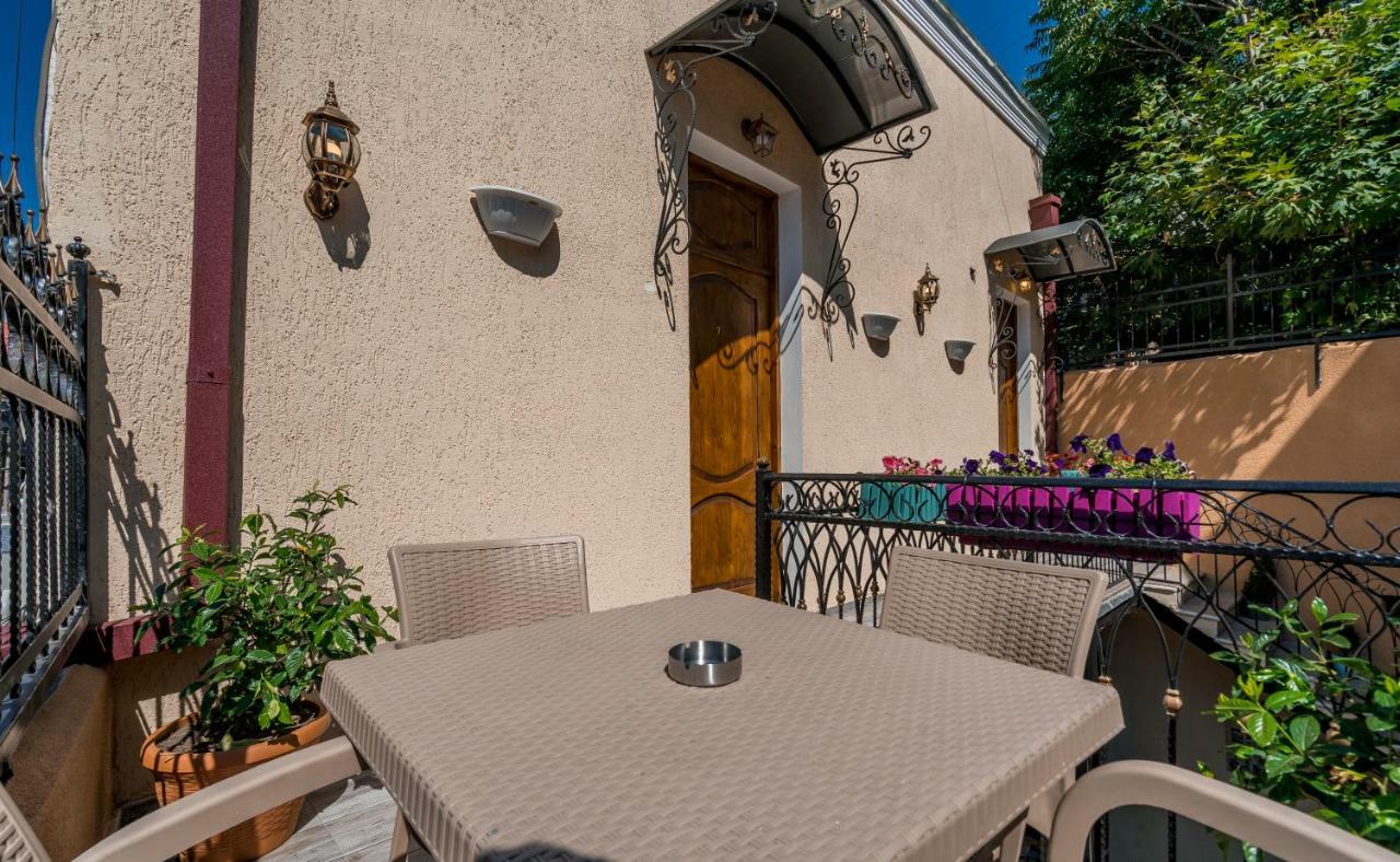 Golden Light Hotel Tiflis Exterior foto